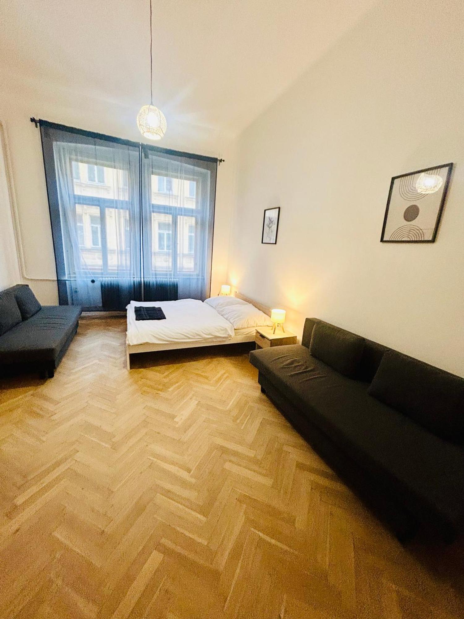 Retro Style In Centrum Andel Prag